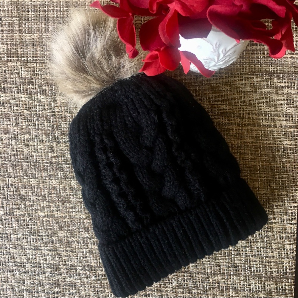 Hand Knit Faux Fur Pom Pom Beanie 🦁